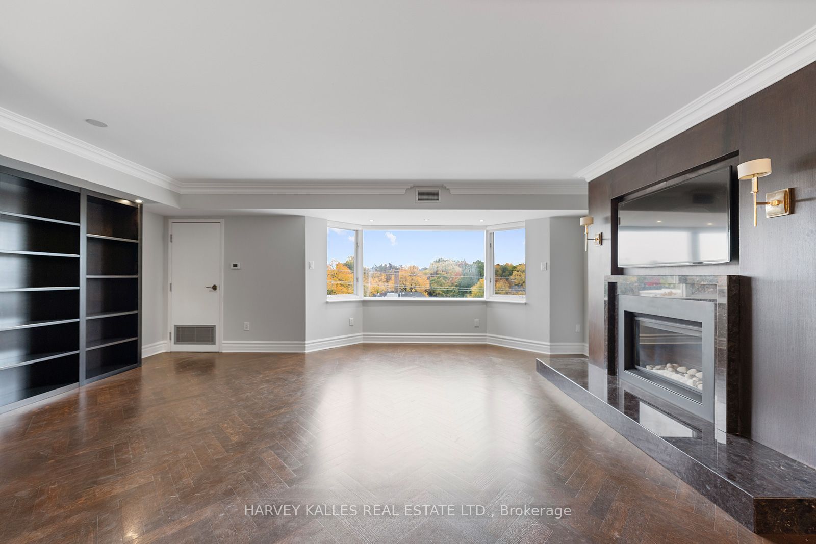 70 Elmsthorpe Avenue PH-401