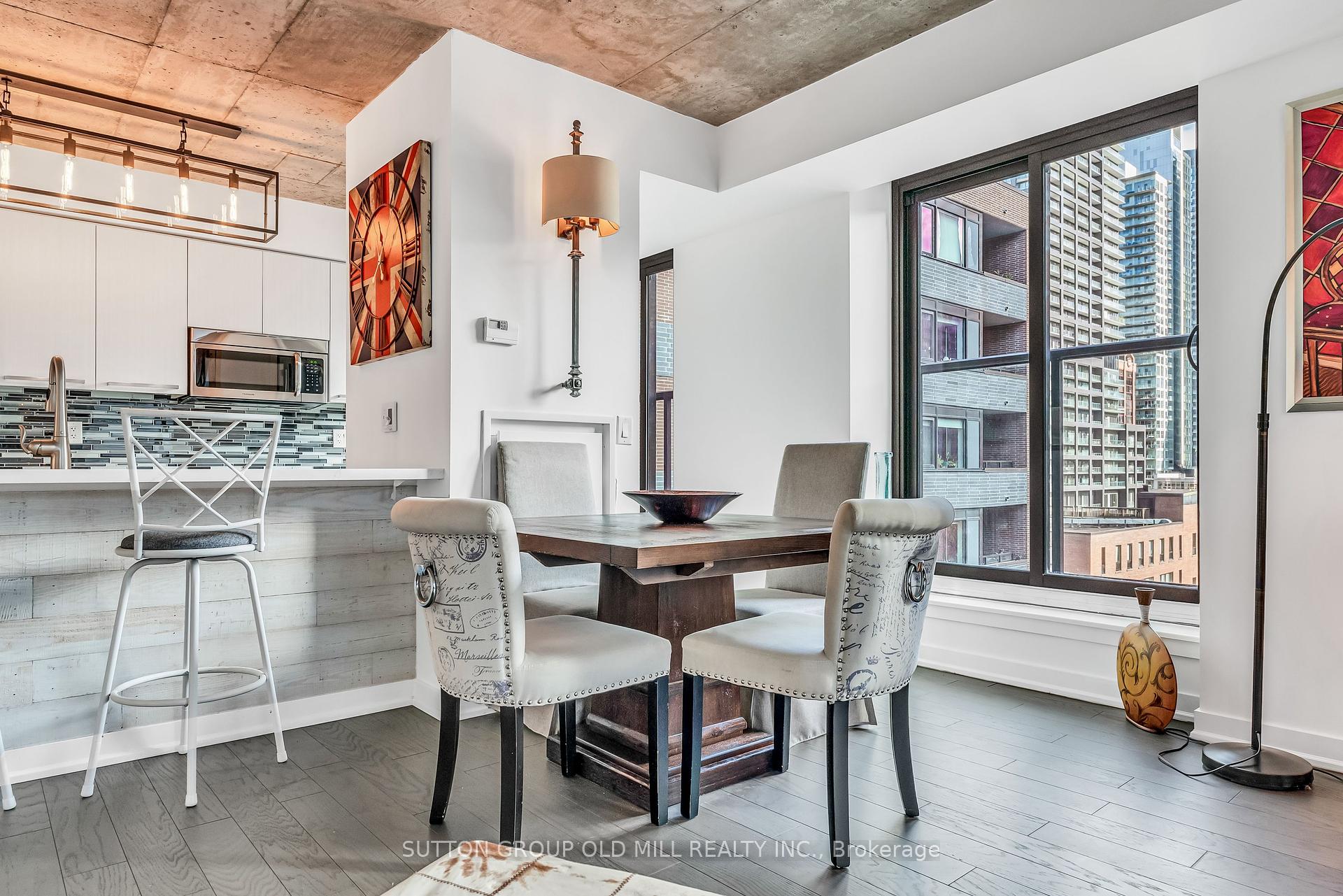 2 Bedrooms Condo at 400 Wellington, Toronto For sale