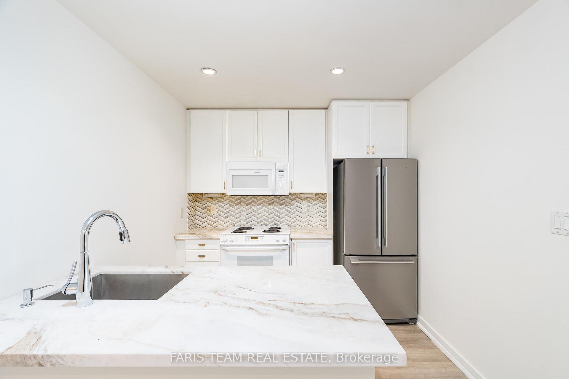 2 Bedrooms Condo at 88 Palace Pier,  Toronto For sale