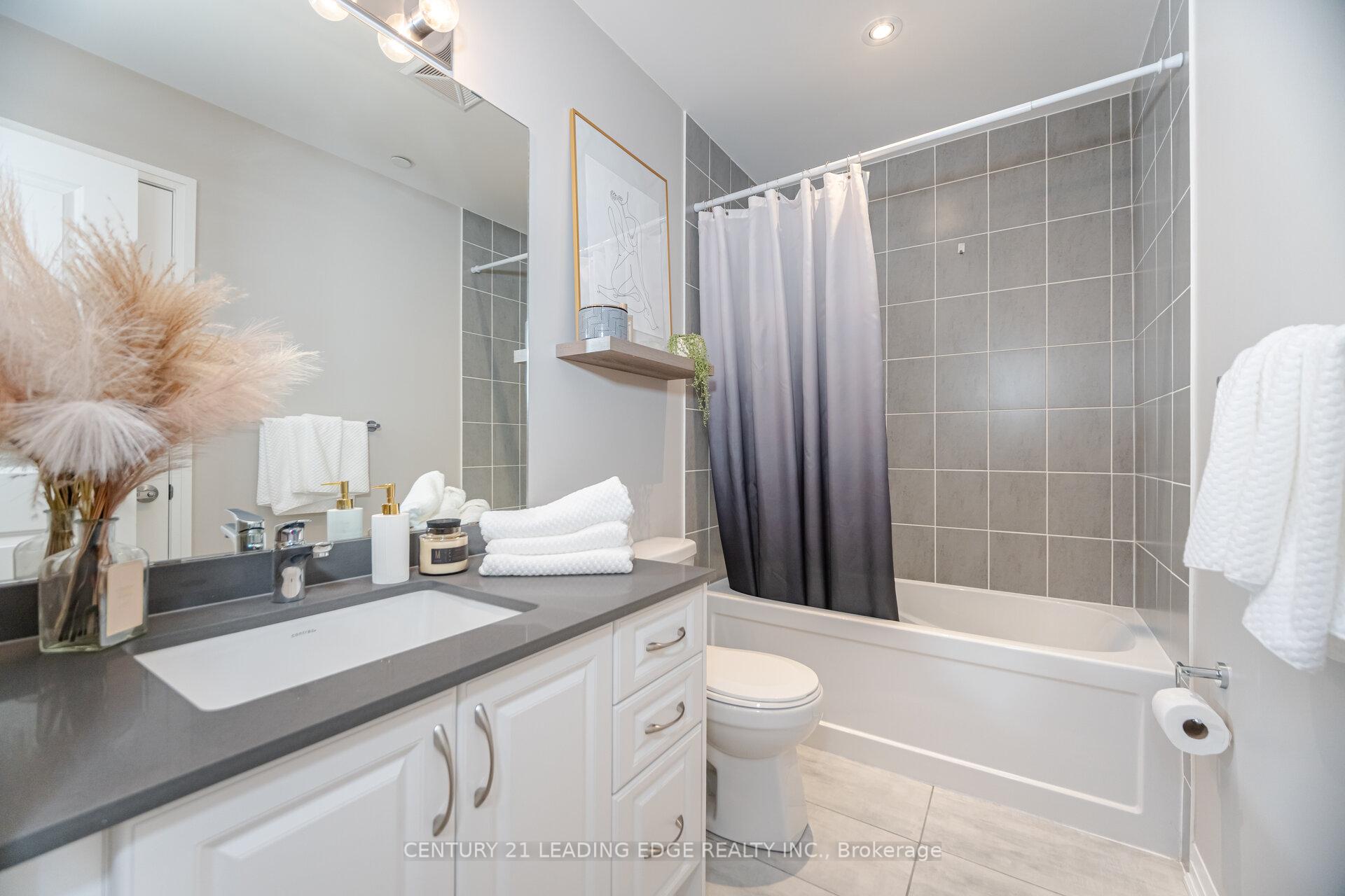 2 Bedrooms Condo at 650 Atwater, Mississauga For sale