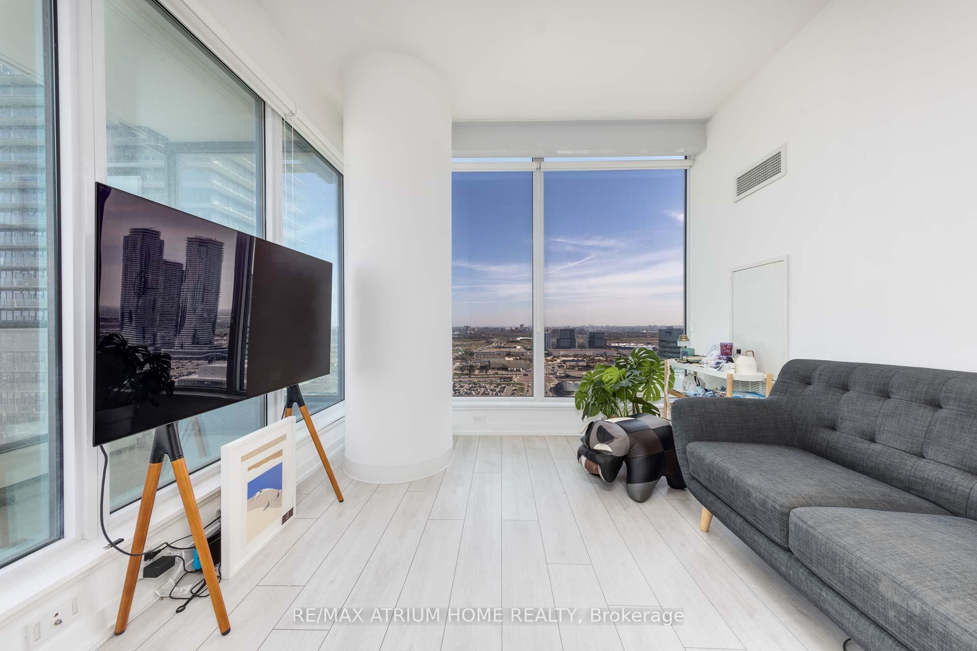 2 Bedrooms Condo at 950 Portage,  Vaughan For sale