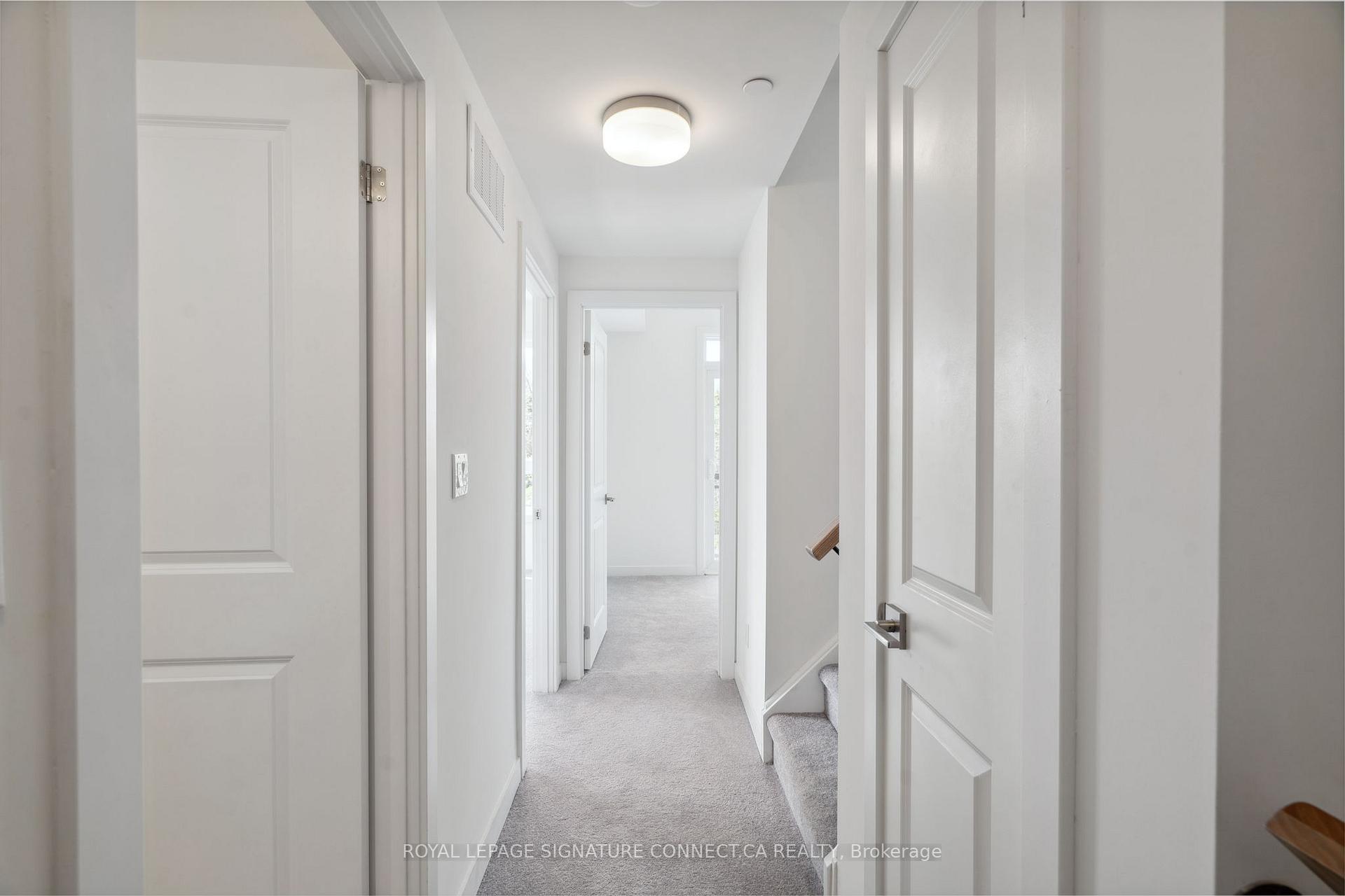 2 Bedrooms Condo at 4045 Hickory, Mississauga For sale