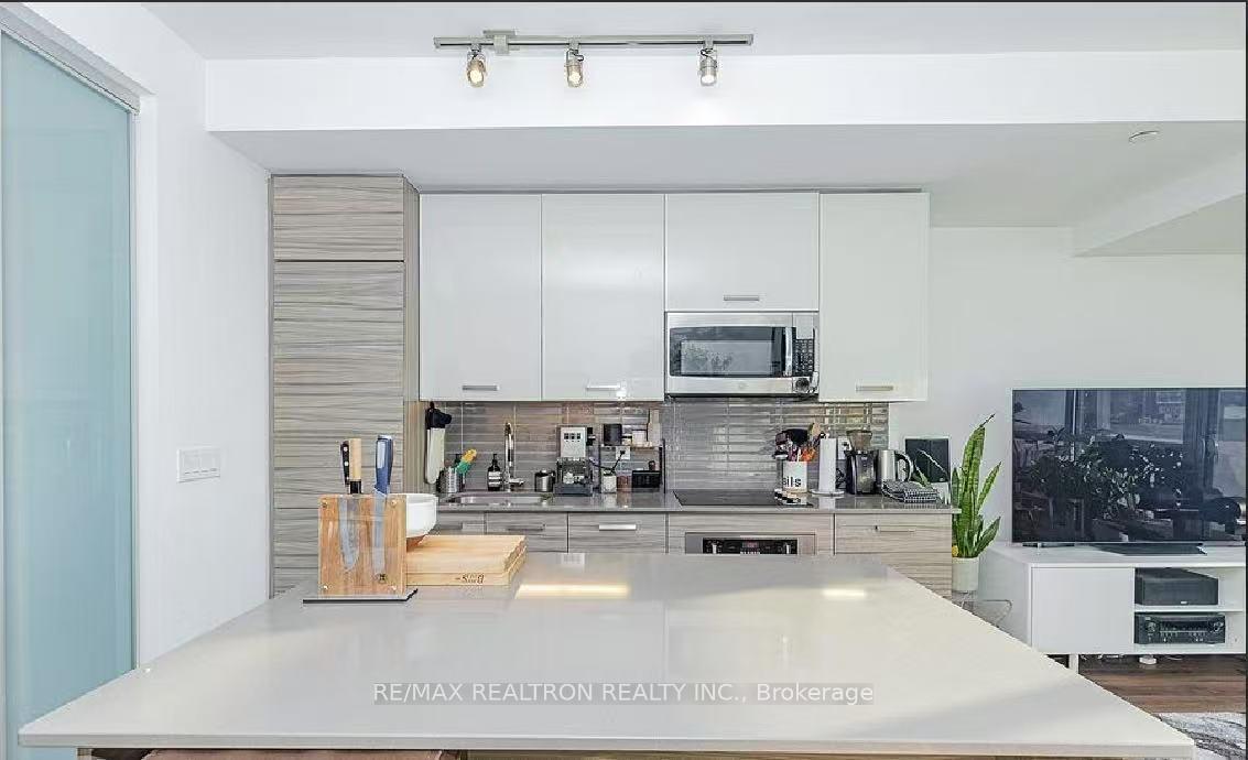 2 Bedrooms Condo at 210 Simcoe, Toronto For sale