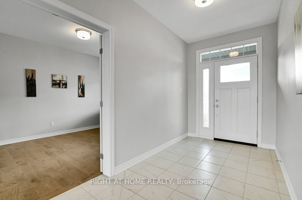 844 Snowdrop Crescent, BlossomParkAirportandArea, ON K1T 0X7