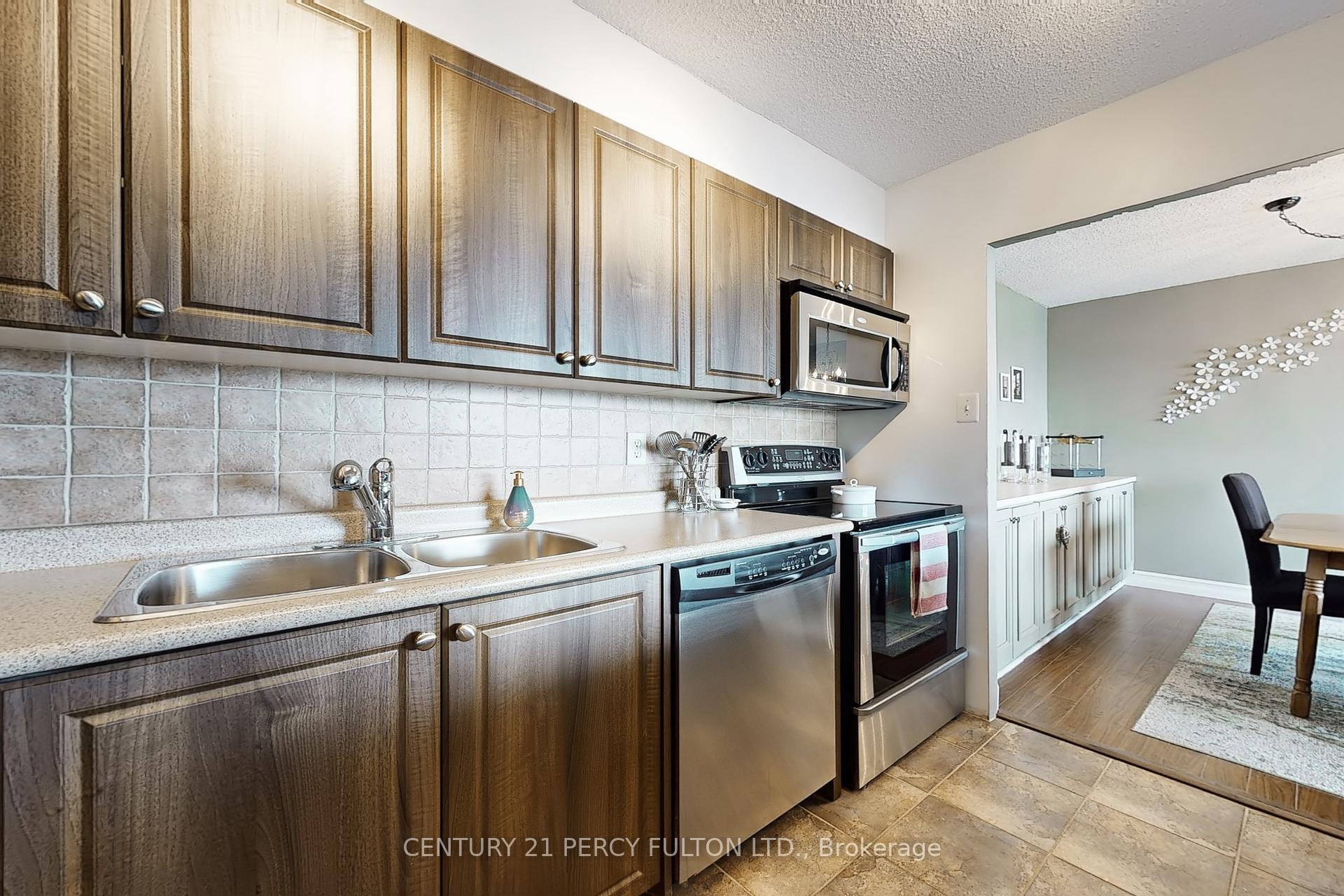 2 Bedrooms Condo at 40 Bay Mills, Toronto For sale
