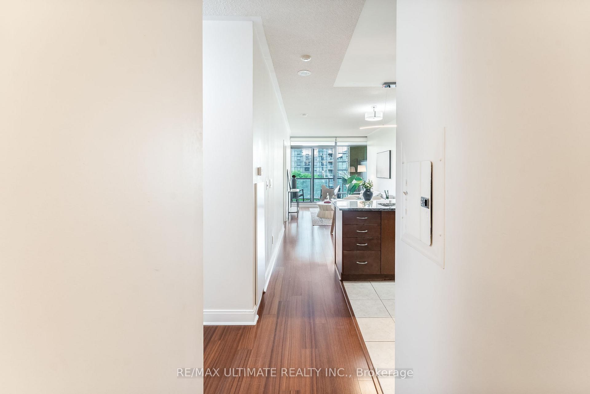 2 Bedrooms Condo at 18 Yorkville, Toronto For sale