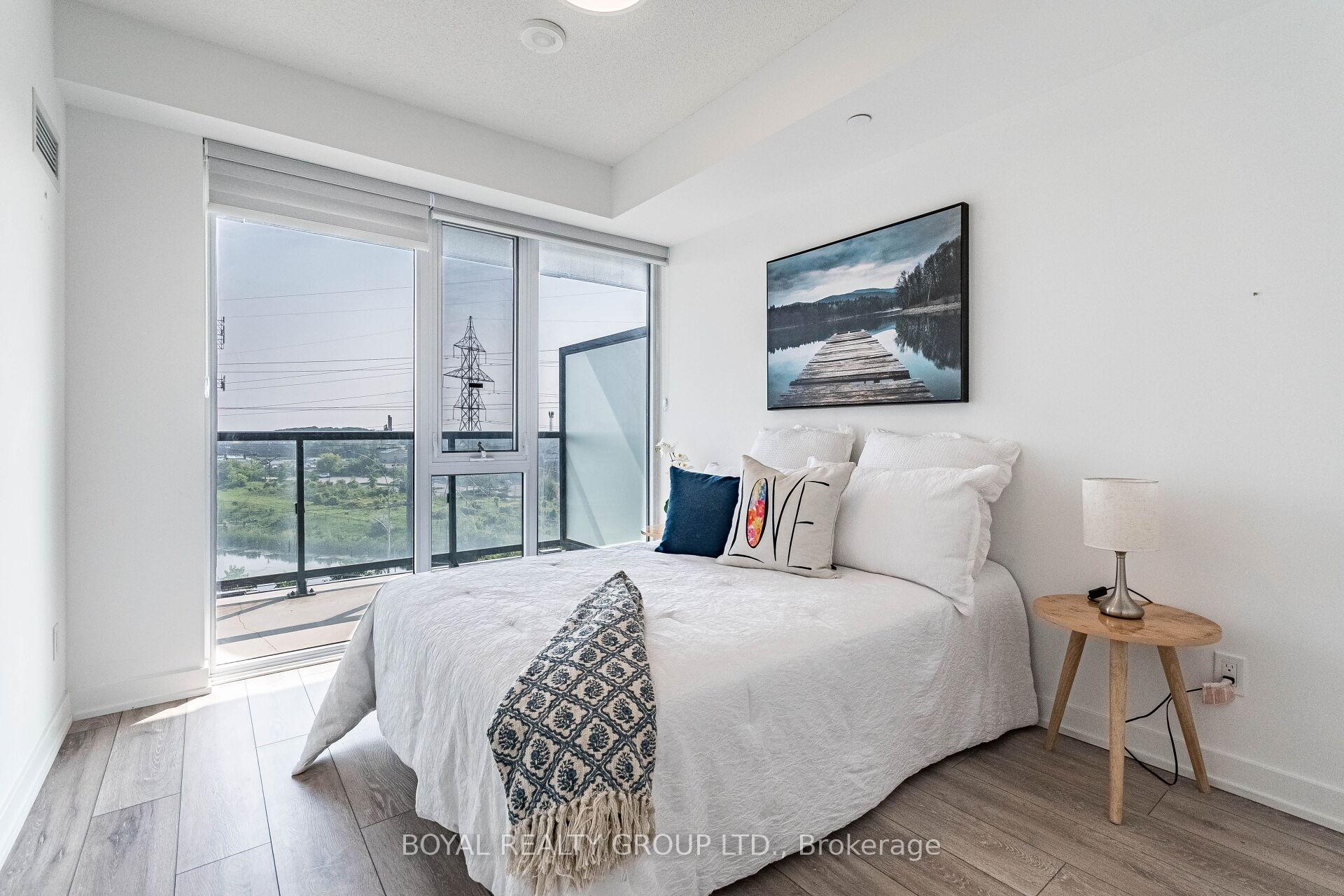 2 Bedrooms Condo at 3200 Dakota Common, Burlington For sale