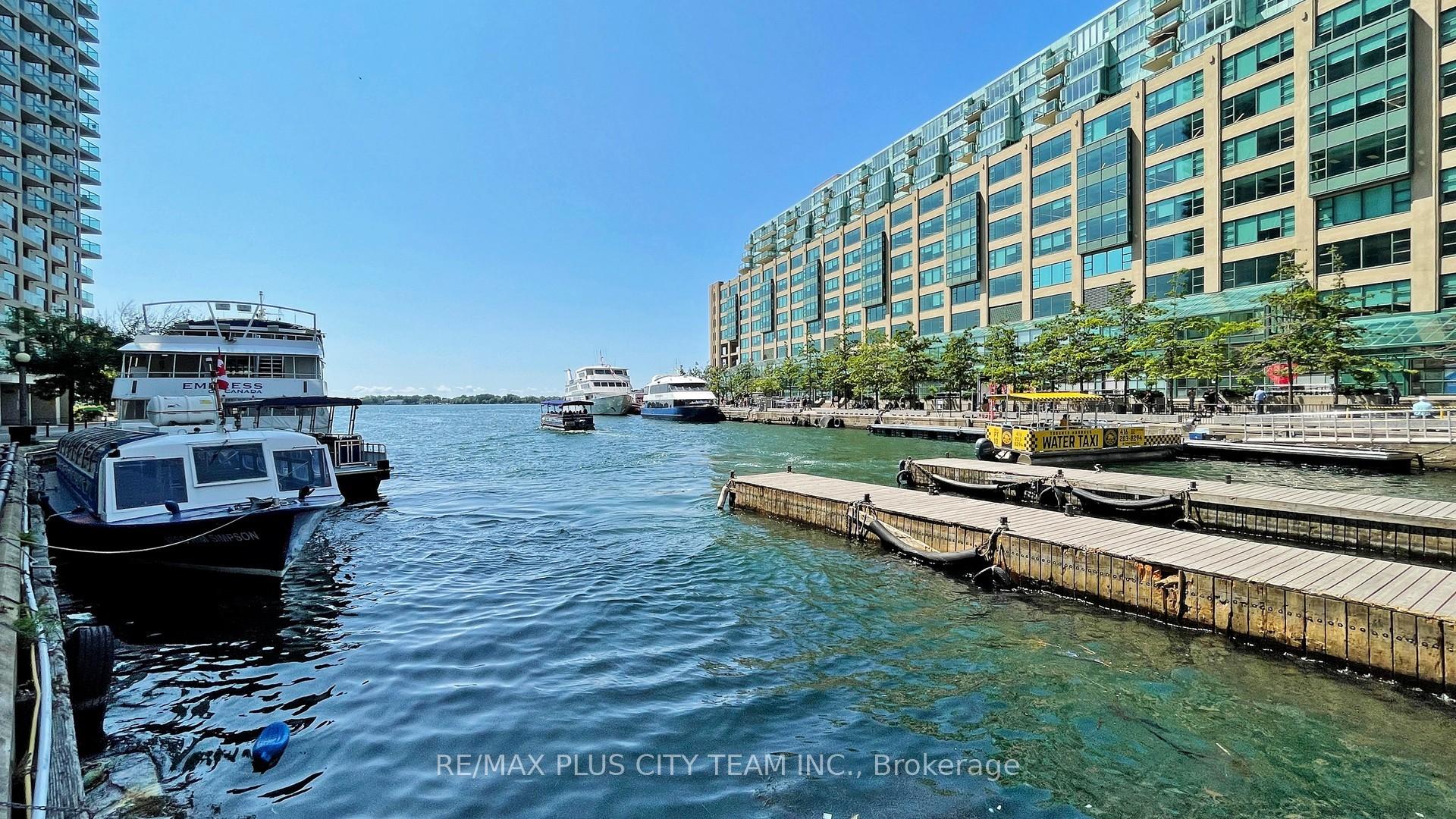 2 Bedrooms Condo at 100 Harbour, Toronto For sale