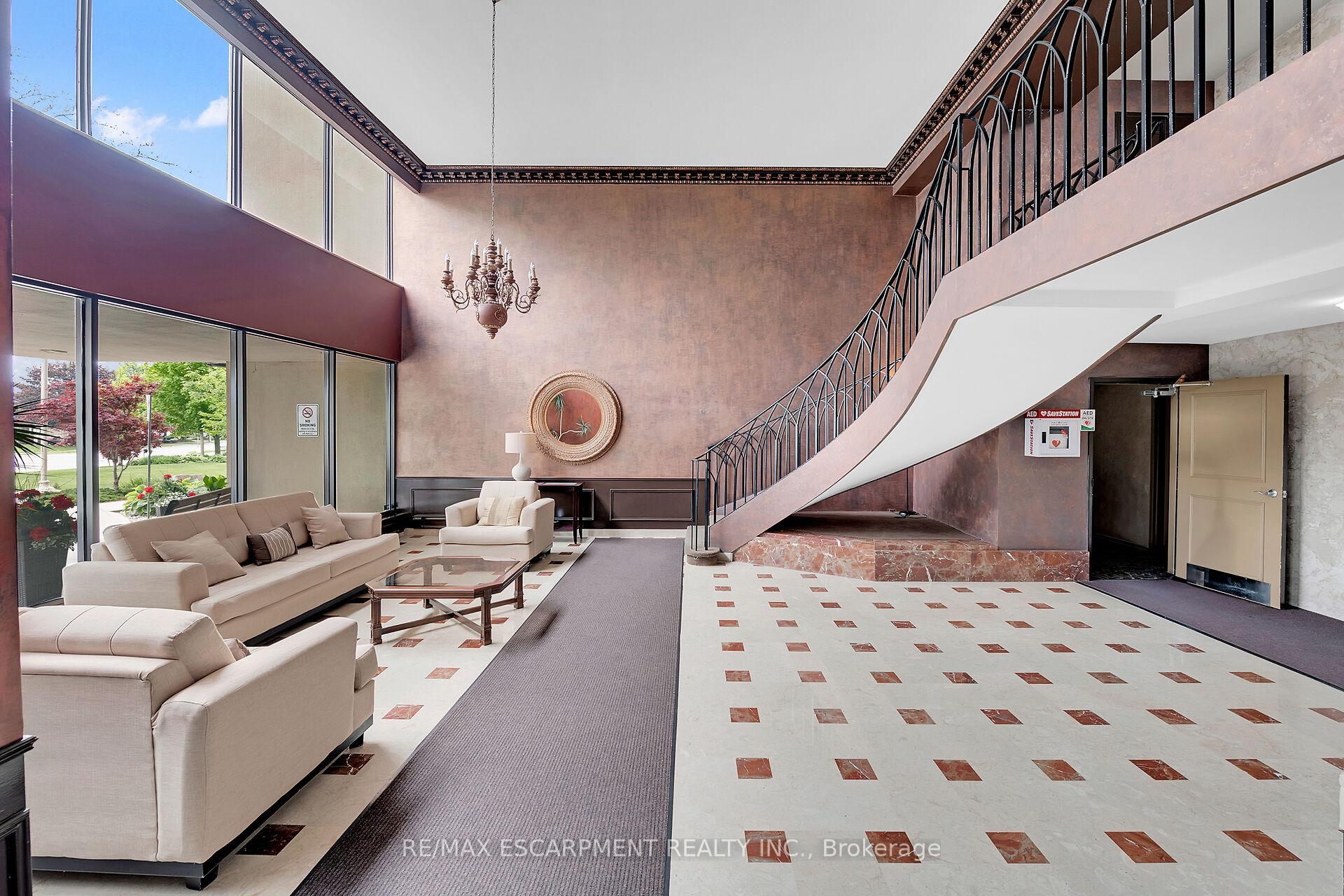 3 Bedrooms Condo at 301 Frances, Hamilton For sale
