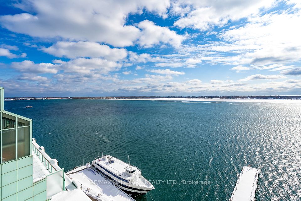 211 Queens Quay