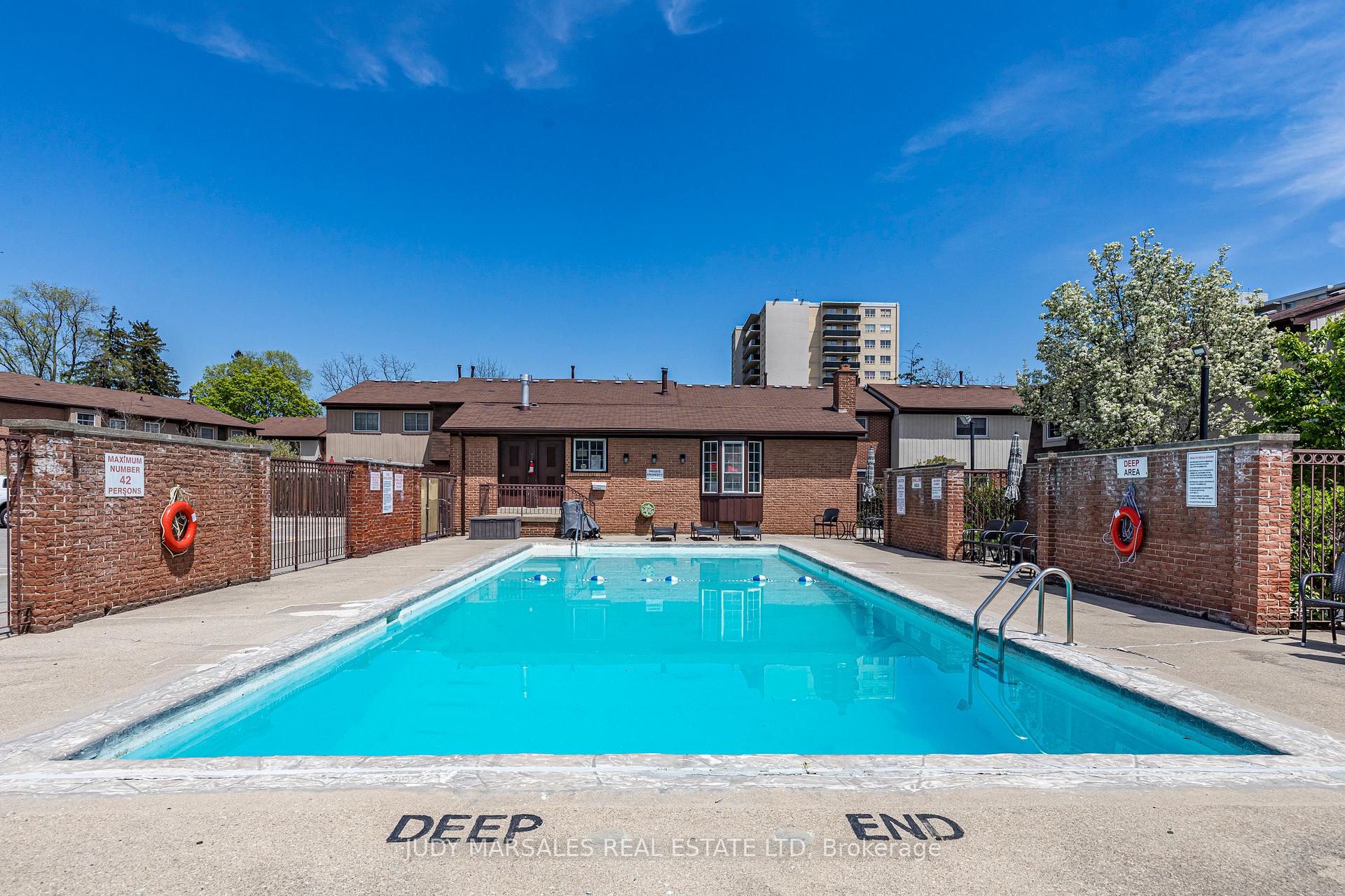 3 Bedrooms Condo at 3035 Glencrest, Burlington For sale