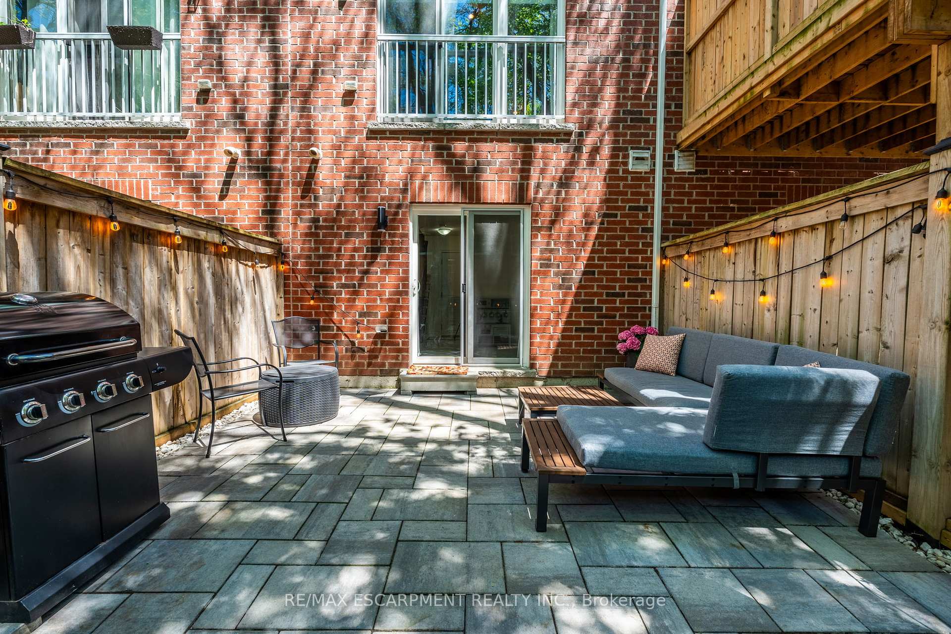 2 Bedrooms Condo at 181 Plains, Burlington For sale