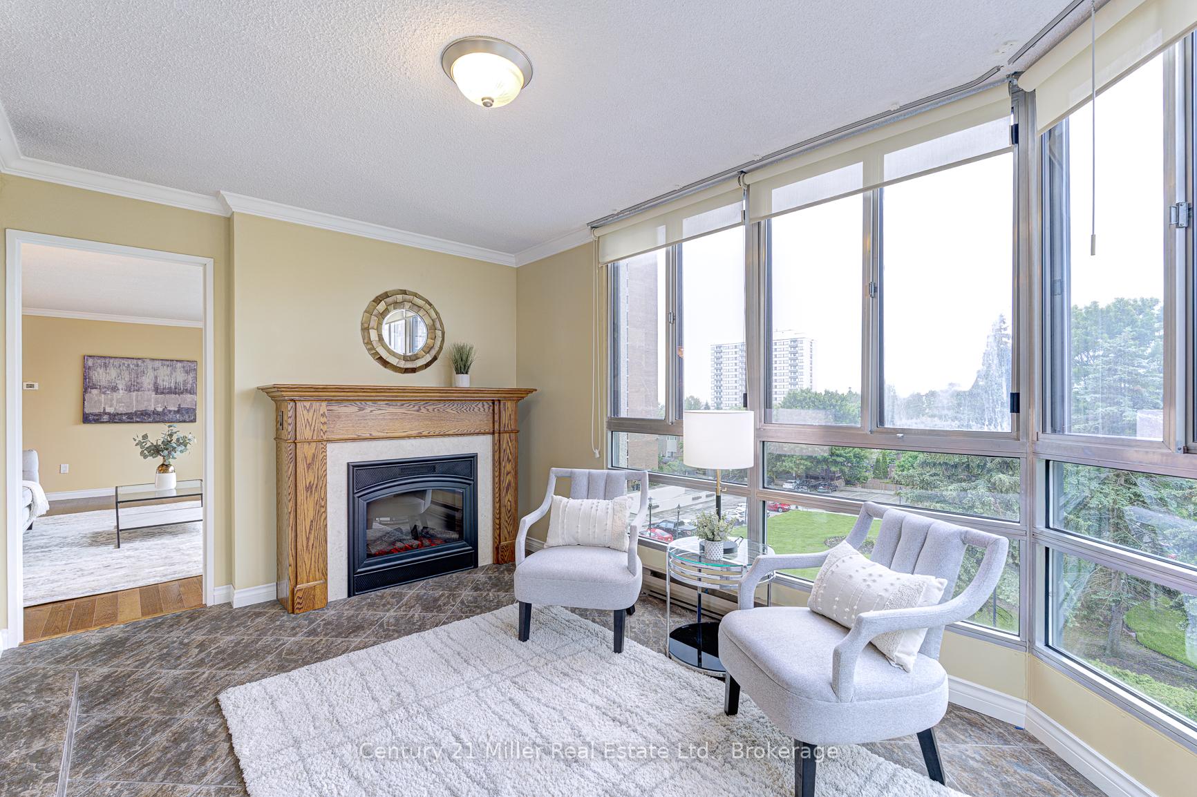 2 Bedrooms Condo at 2180 Marine, Oakville For sale