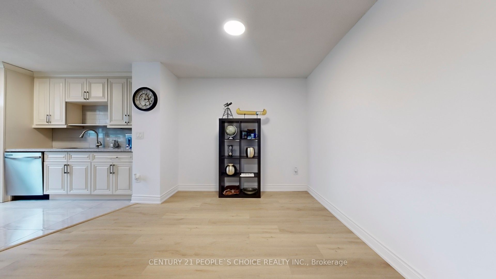100 Wingarden Court, #216