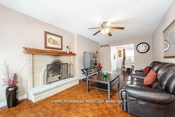 4 Bedrooms Condo at 7080 Copenhagen, Mississauga For sale