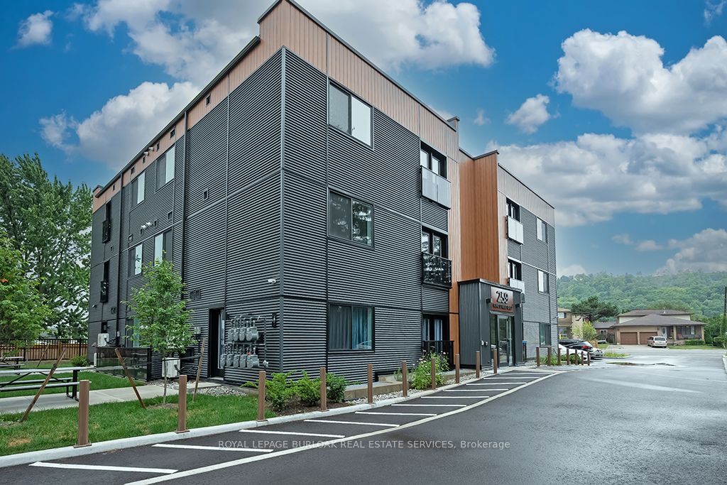 261 King Street E, #0C