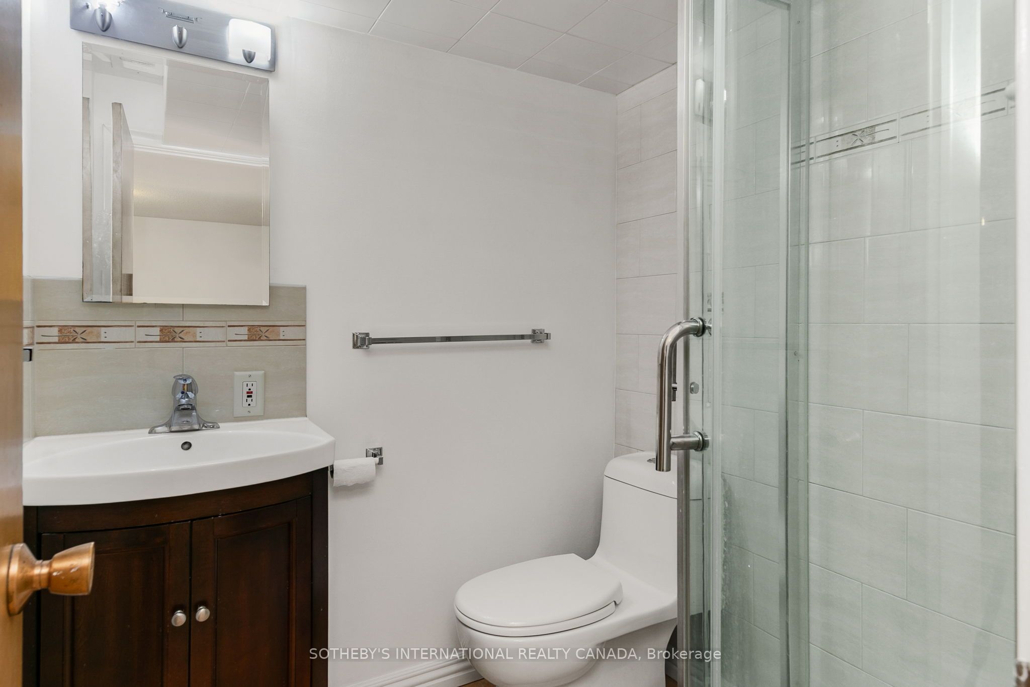 9 Queensborough Crescent, Toronto, ON M9R 1A1
