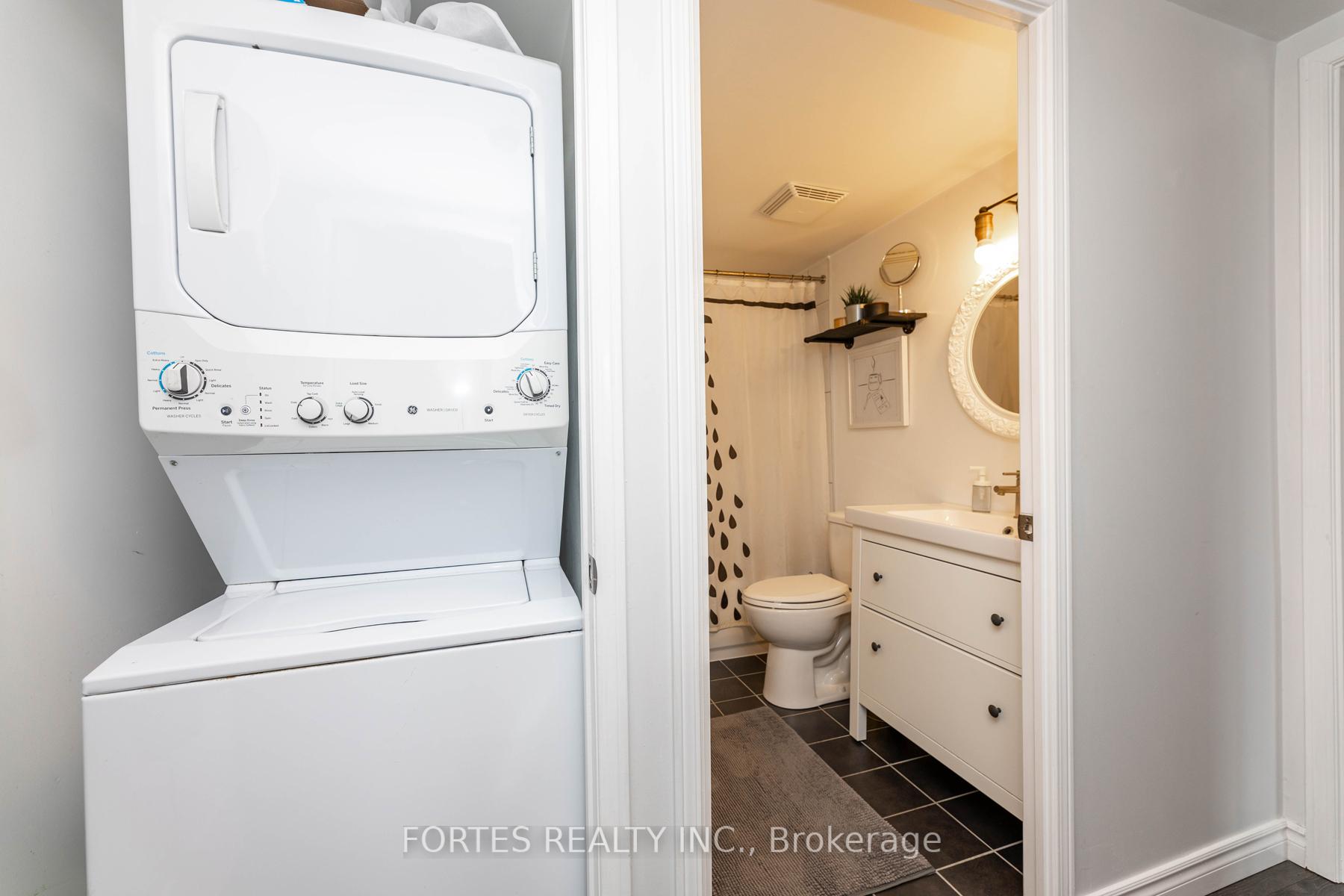 2 Bedrooms Condo at 9 Michael Power,  Toronto For sale