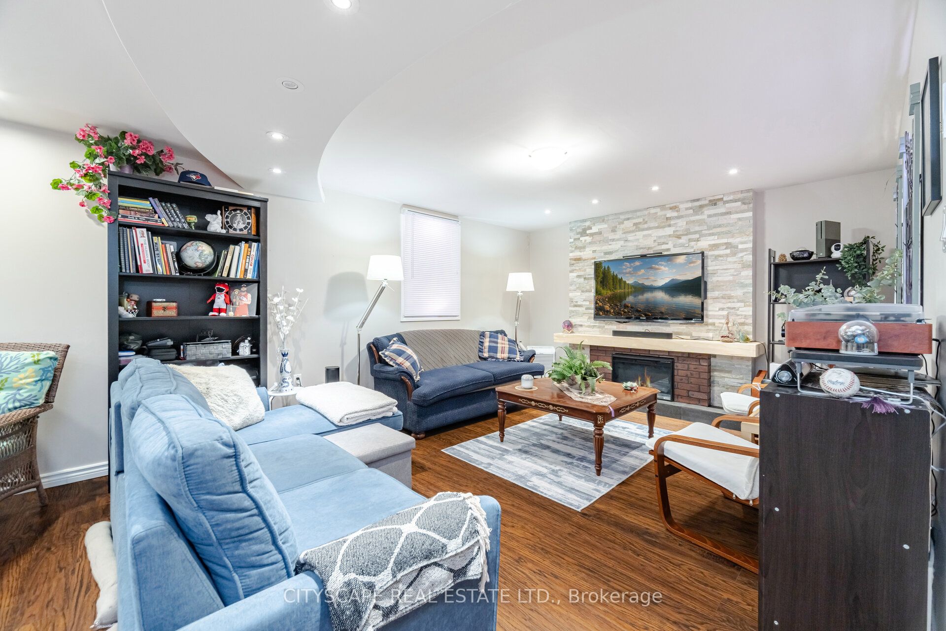 657 Symons Cross