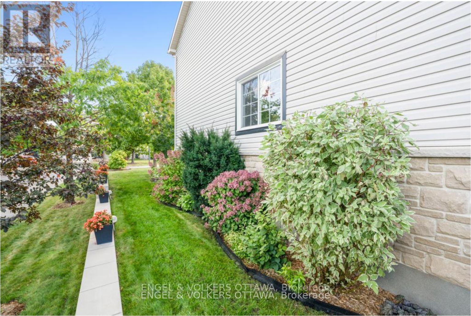 341 SHADEHILL Crescent, Barrhaven, ON K2J 0L6