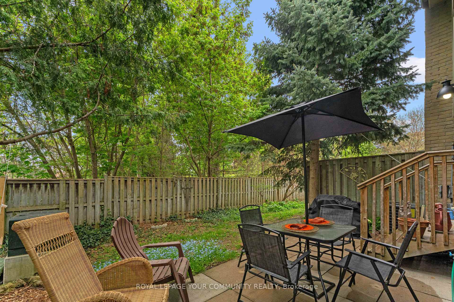 6 Bedrooms Condo at 2655 Gananoque, Mississauga For sale