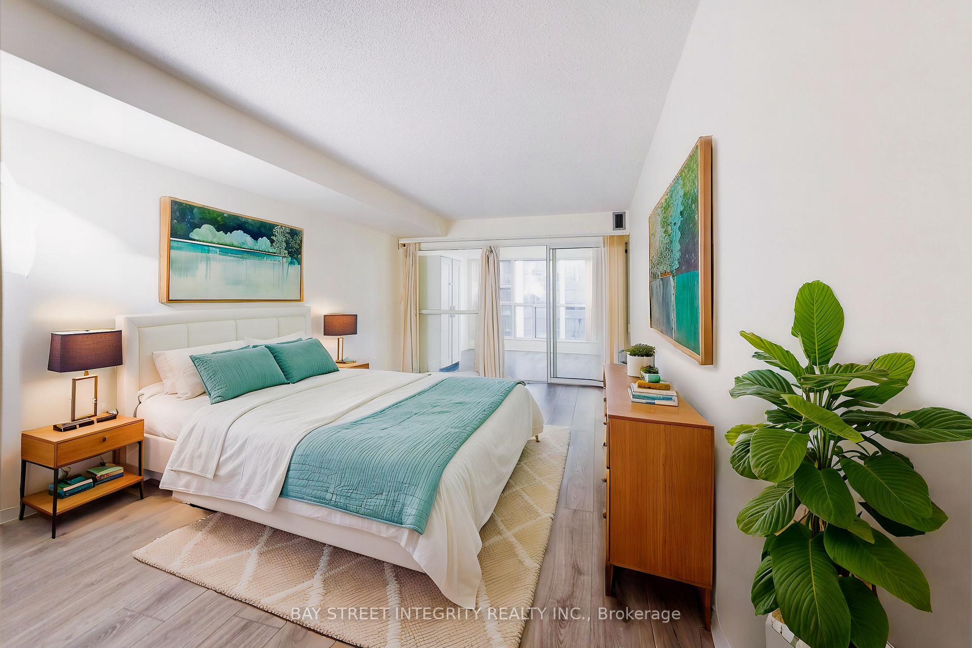 2 Bedrooms Condo at 28 Hollywood, Toronto For sale