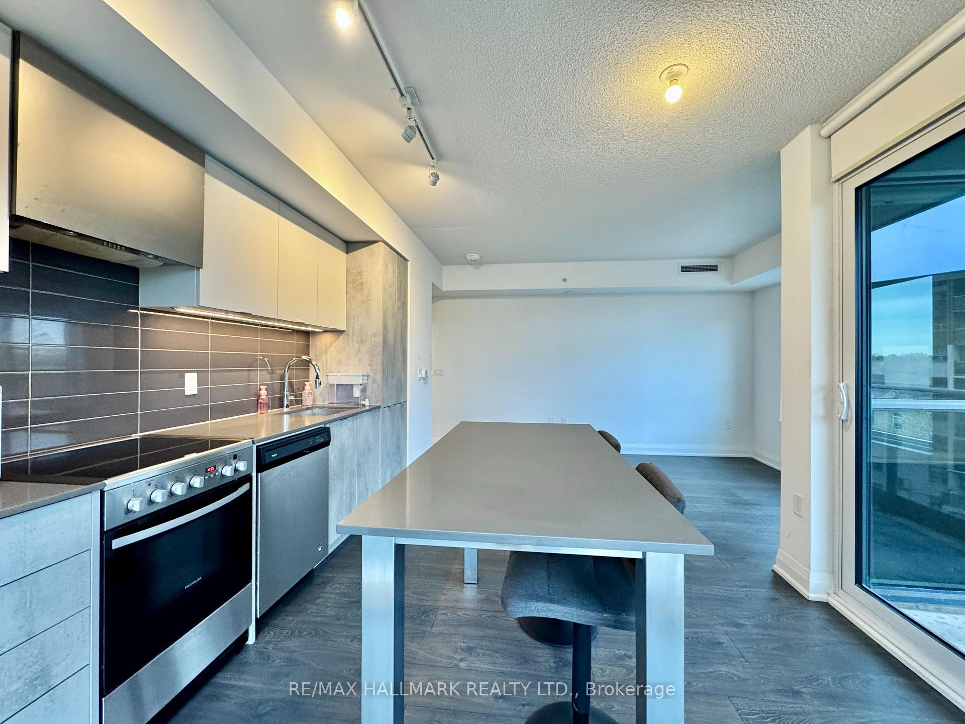 2 Bedrooms Condo at 26 Gibbs, Toronto For sale