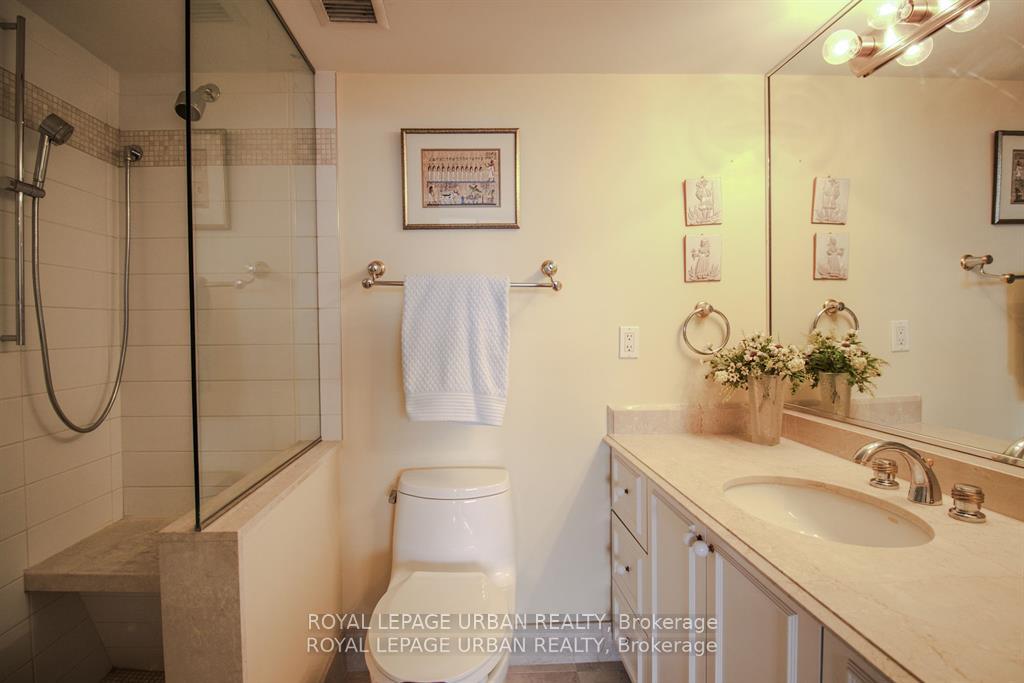 3 Bedrooms Co-op at 20 Avoca, Toronto For sale
