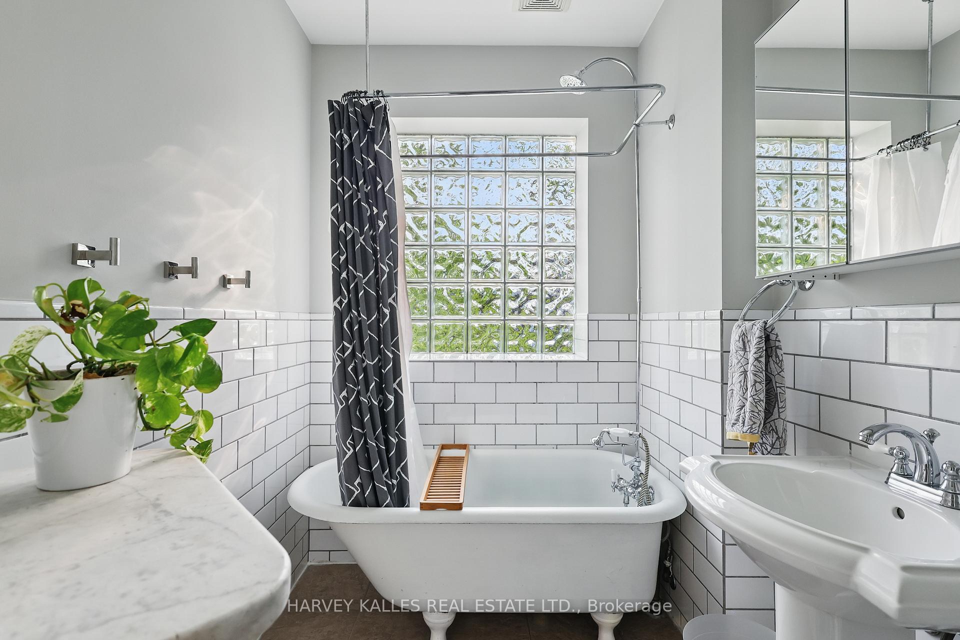 34 Winnett Avenue