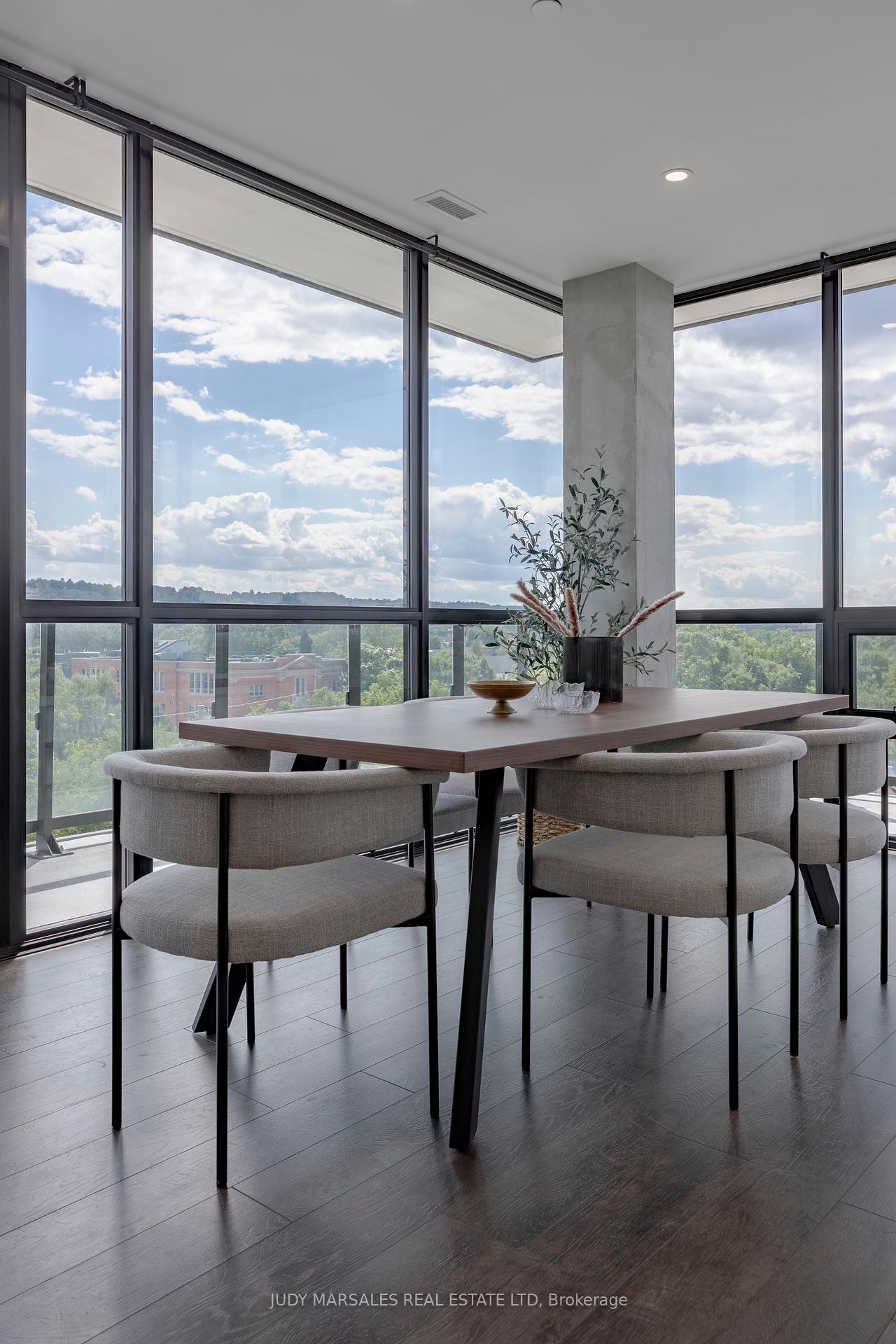 2 Bedrooms Condo at 101 Locke,  Hamilton For sale