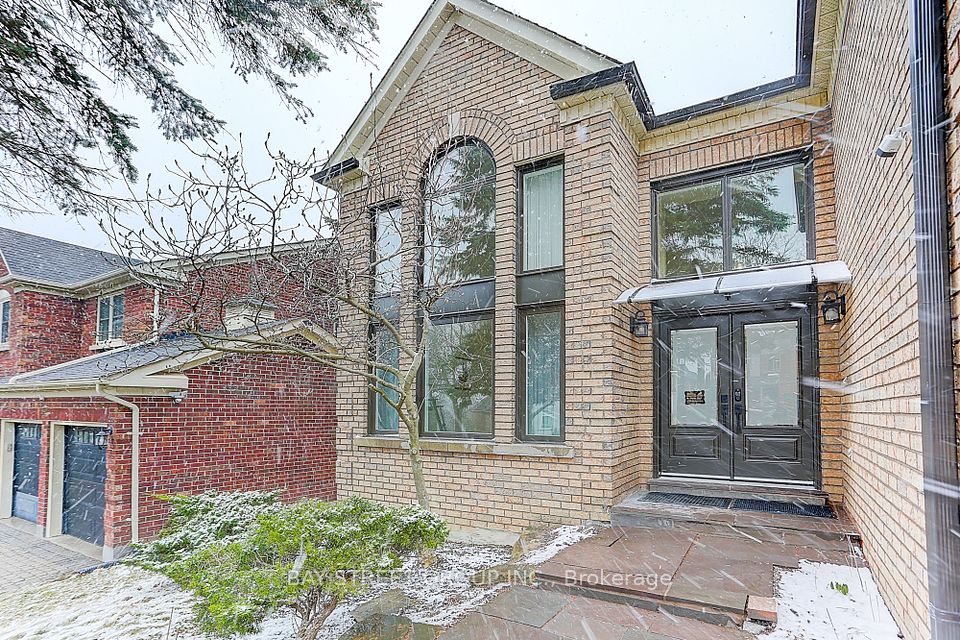 955 Portminster Court, Newmarket, ON L3X 1L8