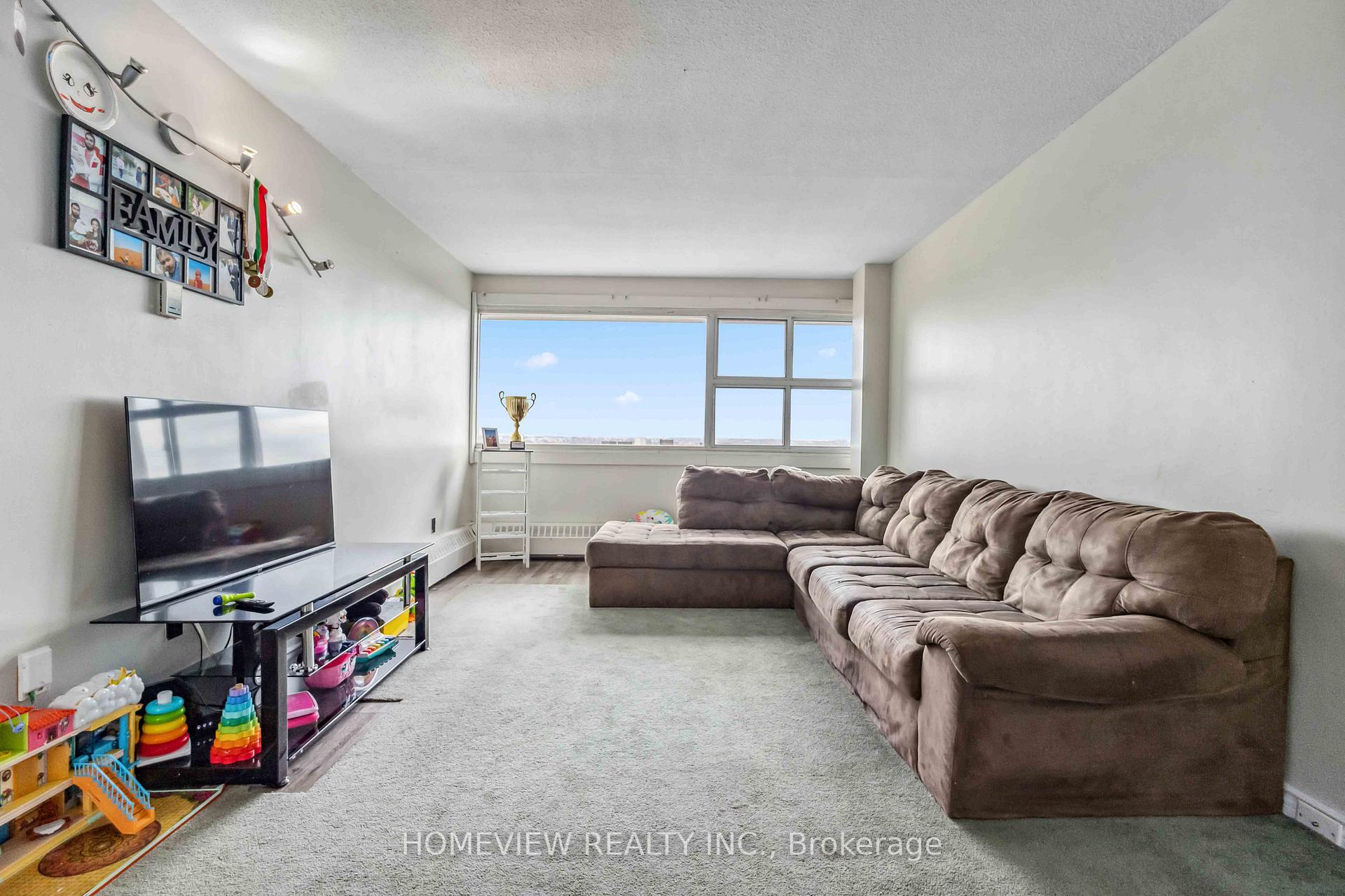 2 Bedrooms Condo at 715 DON MILLS,  Toronto For sale