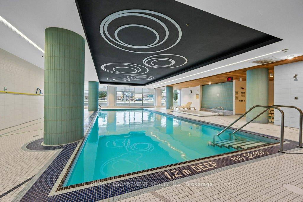 2 Bedrooms Condo at 55 Speers, Oakville For sale