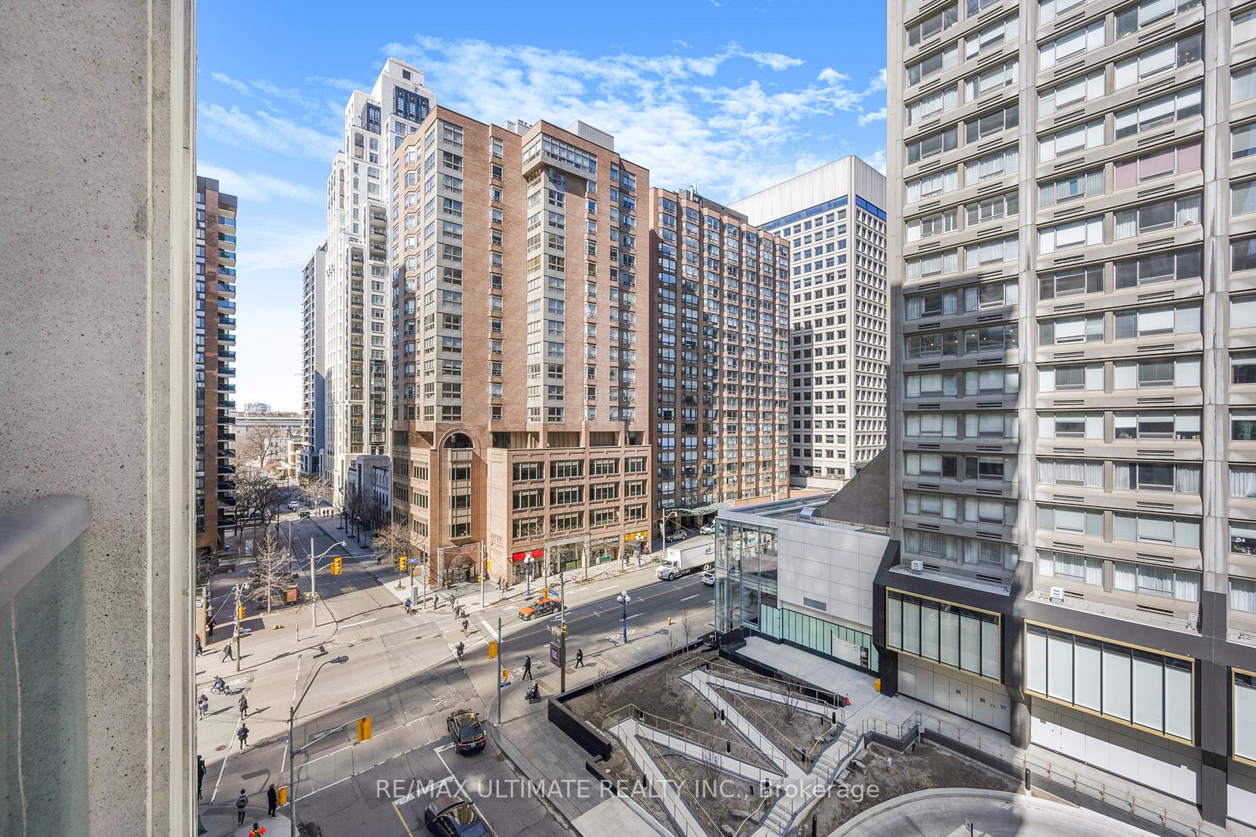 2 Bedrooms Condo at 1121 Bay, Toronto For sale