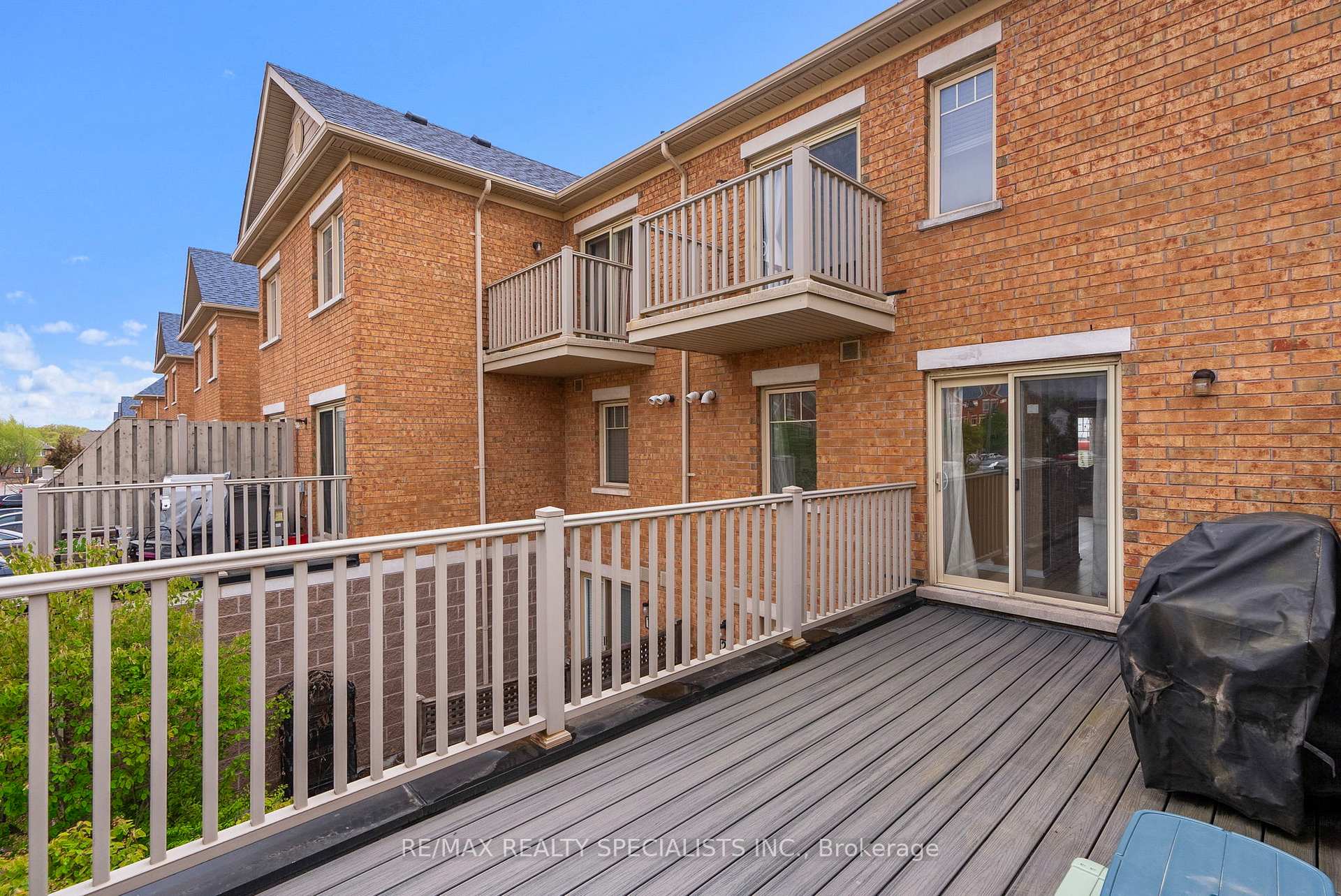 2 Bedrooms Condo at 3985 Eglinton, Mississauga For sale