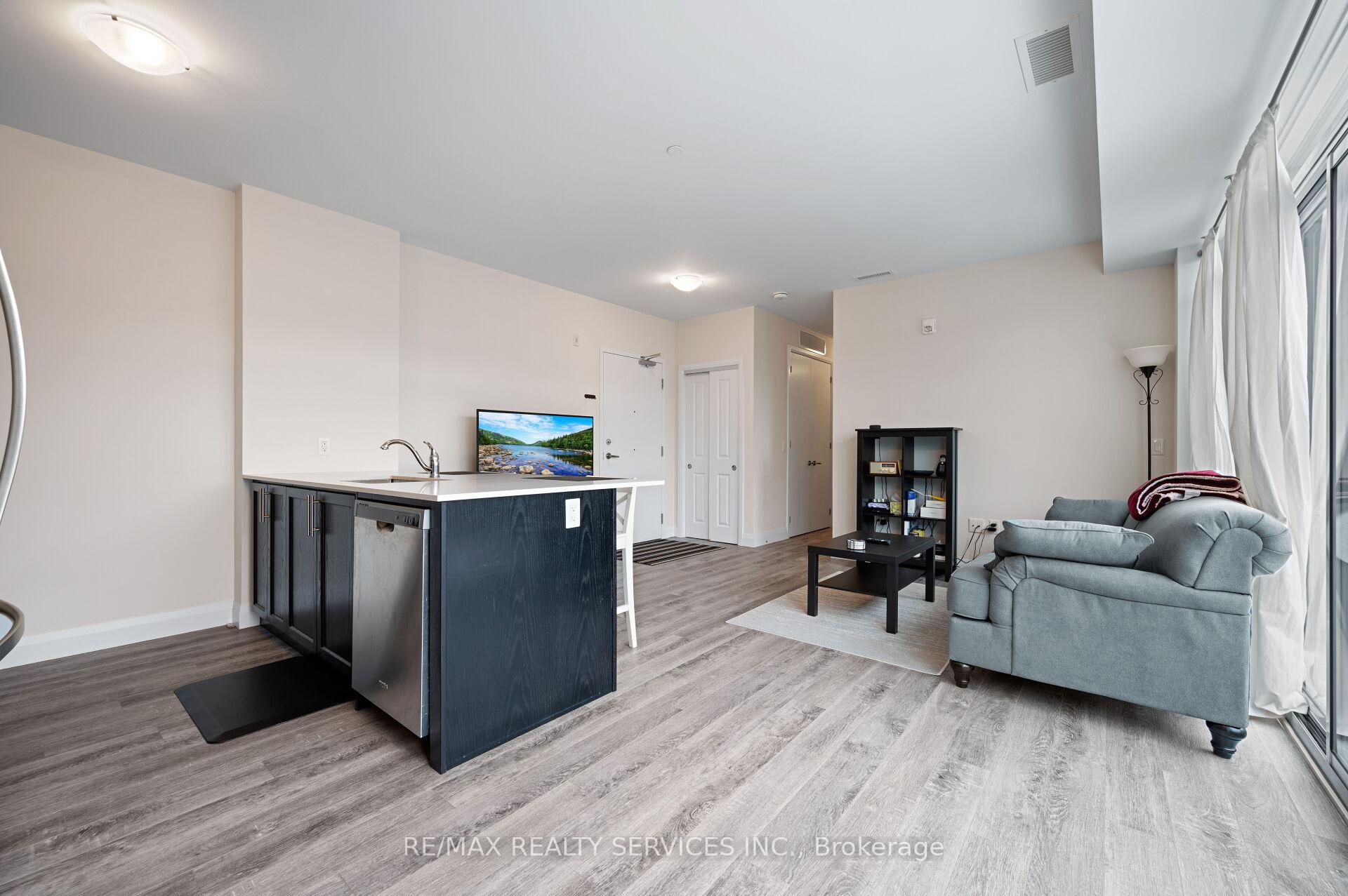 2 Bedrooms Condo at 1 Redfern, Hamilton For sale