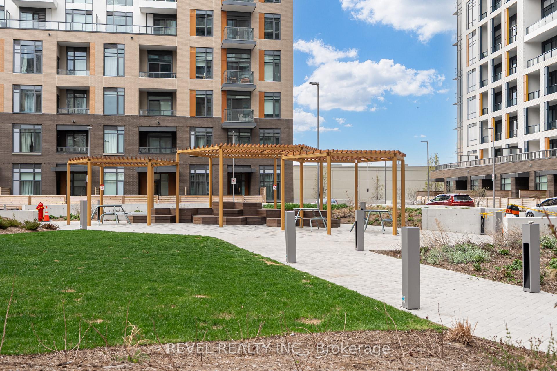 2 Bedrooms Condo at 7950 Bathurst, Vaughan For sale