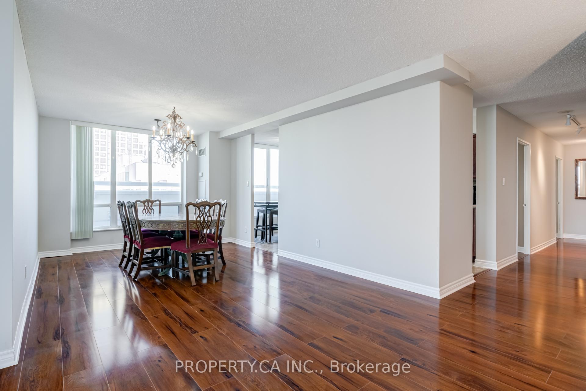 3 Bedrooms Condo at 156 Enfield, Mississauga For sale