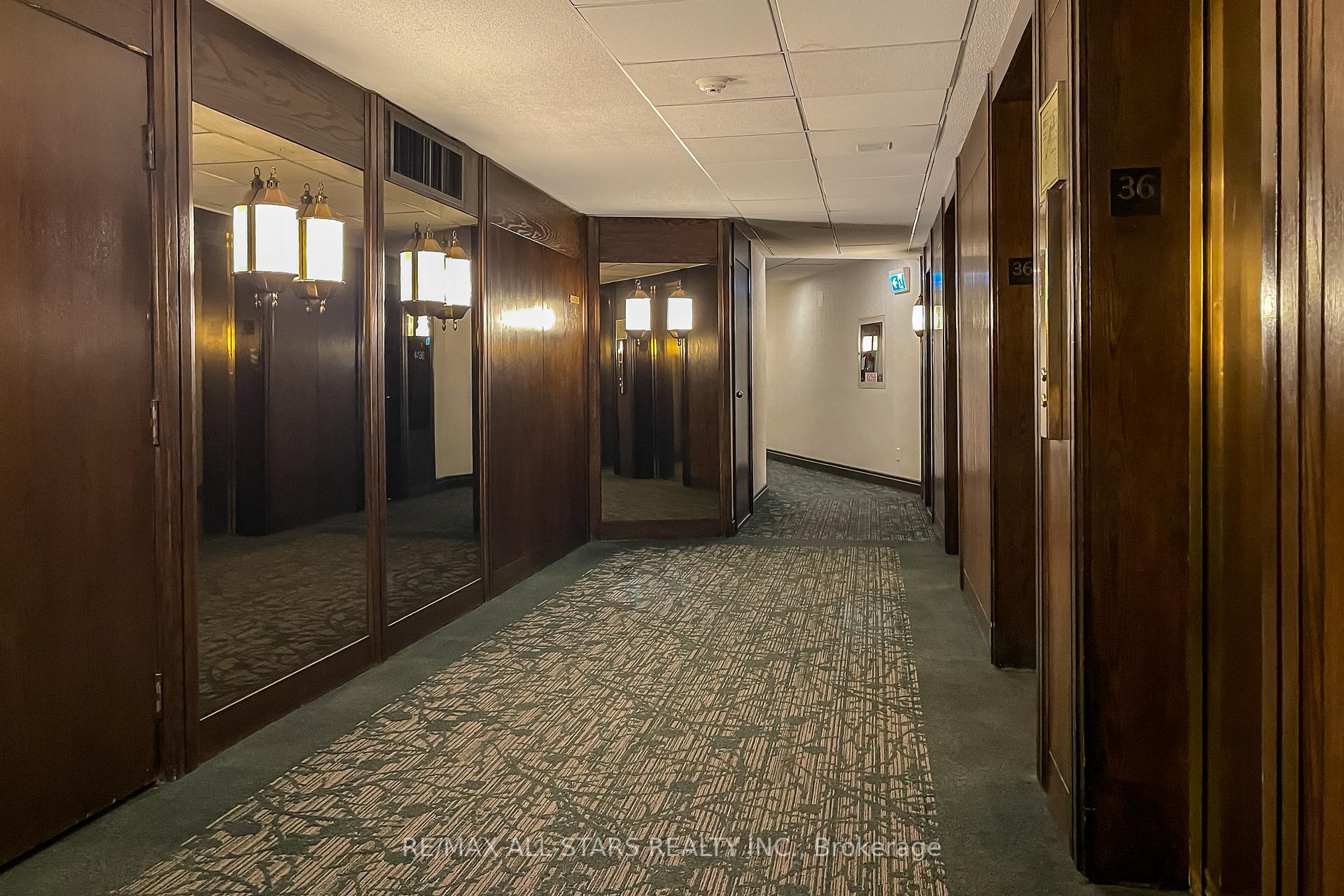 1 Bedroom Condo at 55 Harbour, Toronto For sale