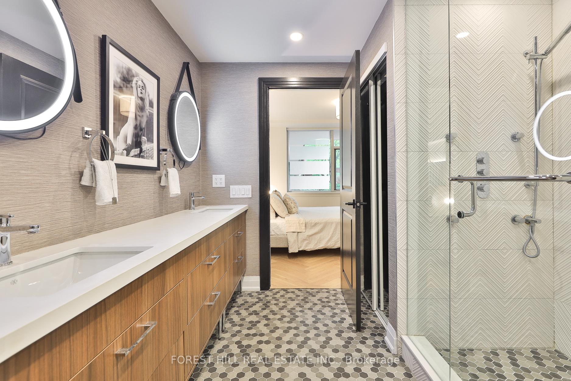 2 Bedrooms Condo at 1 Benvenuto, Toronto For sale