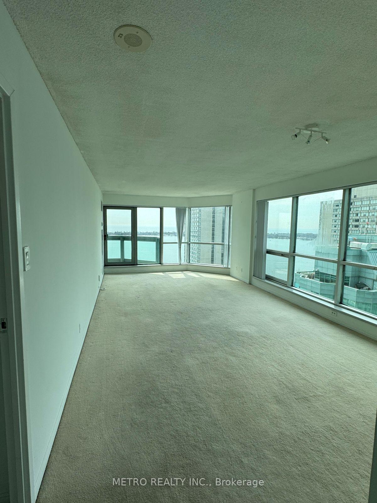 2 Bedrooms Condo at 10 Yonge, Toronto For sale