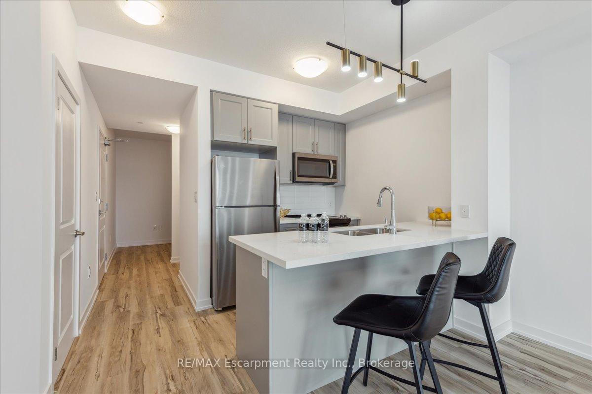 2 Bedrooms Condo at 450 Dundas, Hamilton For sale