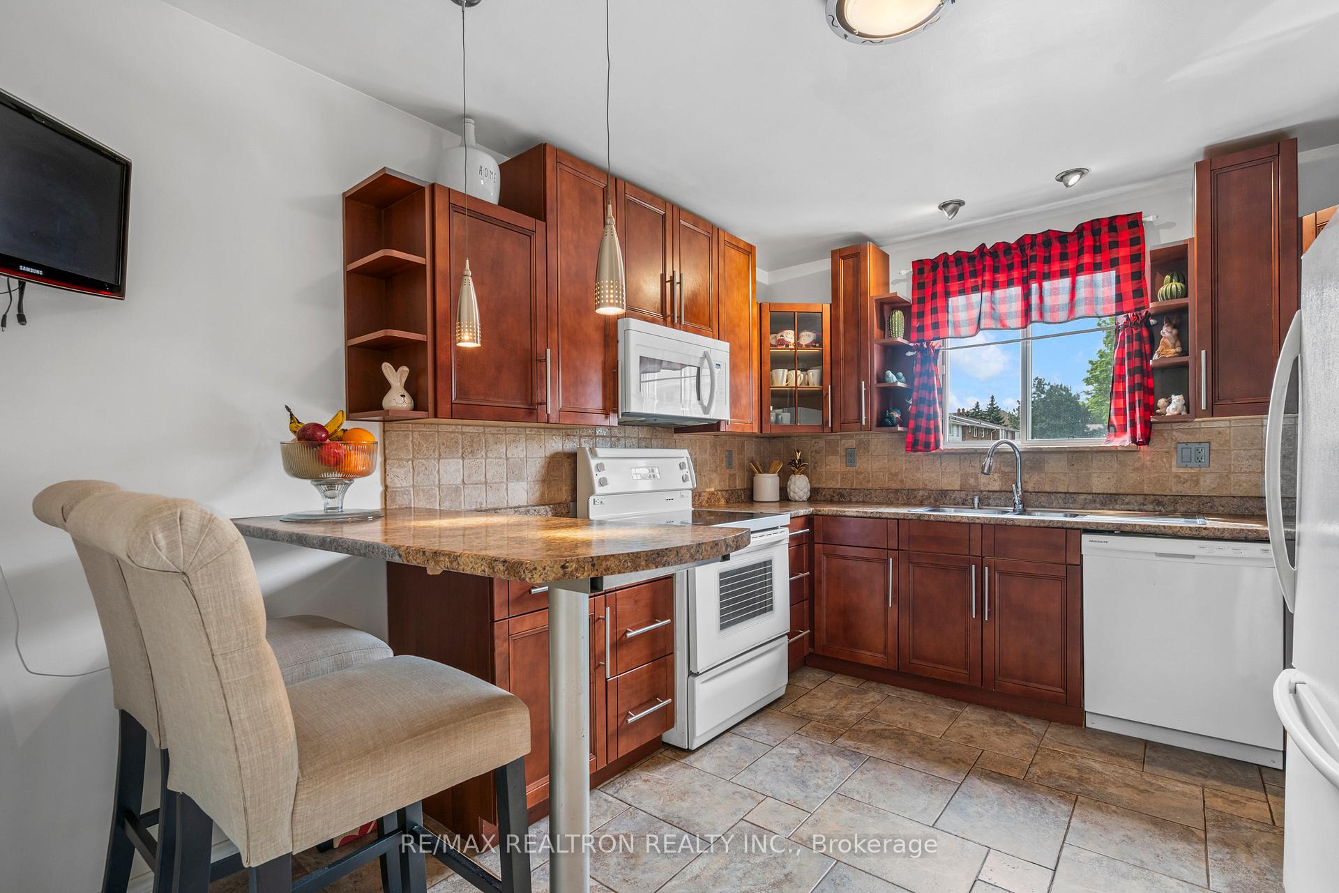 4 Bedrooms Condo at 19 Centennial Park, Toronto For sale