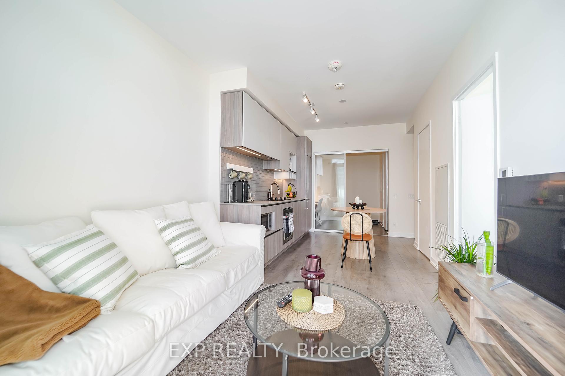 2 Bedrooms Condo at 950 Portage,  Vaughan For sale