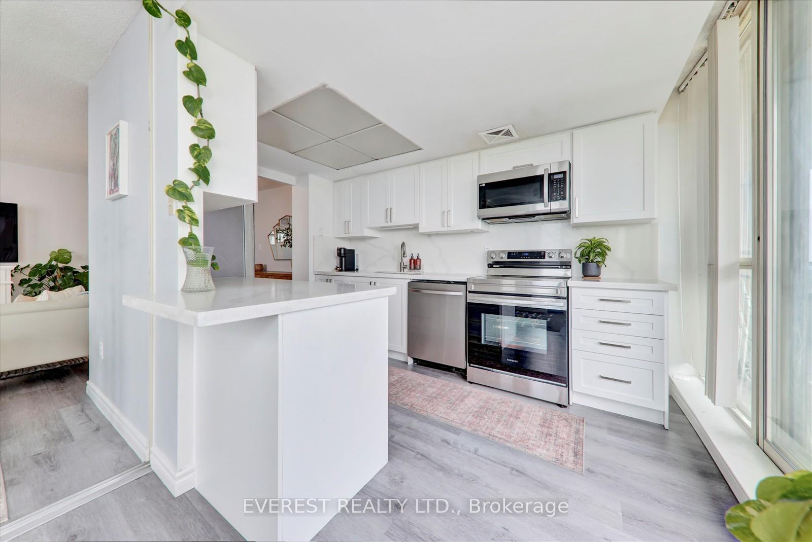 3 Bedrooms Condo at 3 Greystone Walk, Toronto For sale