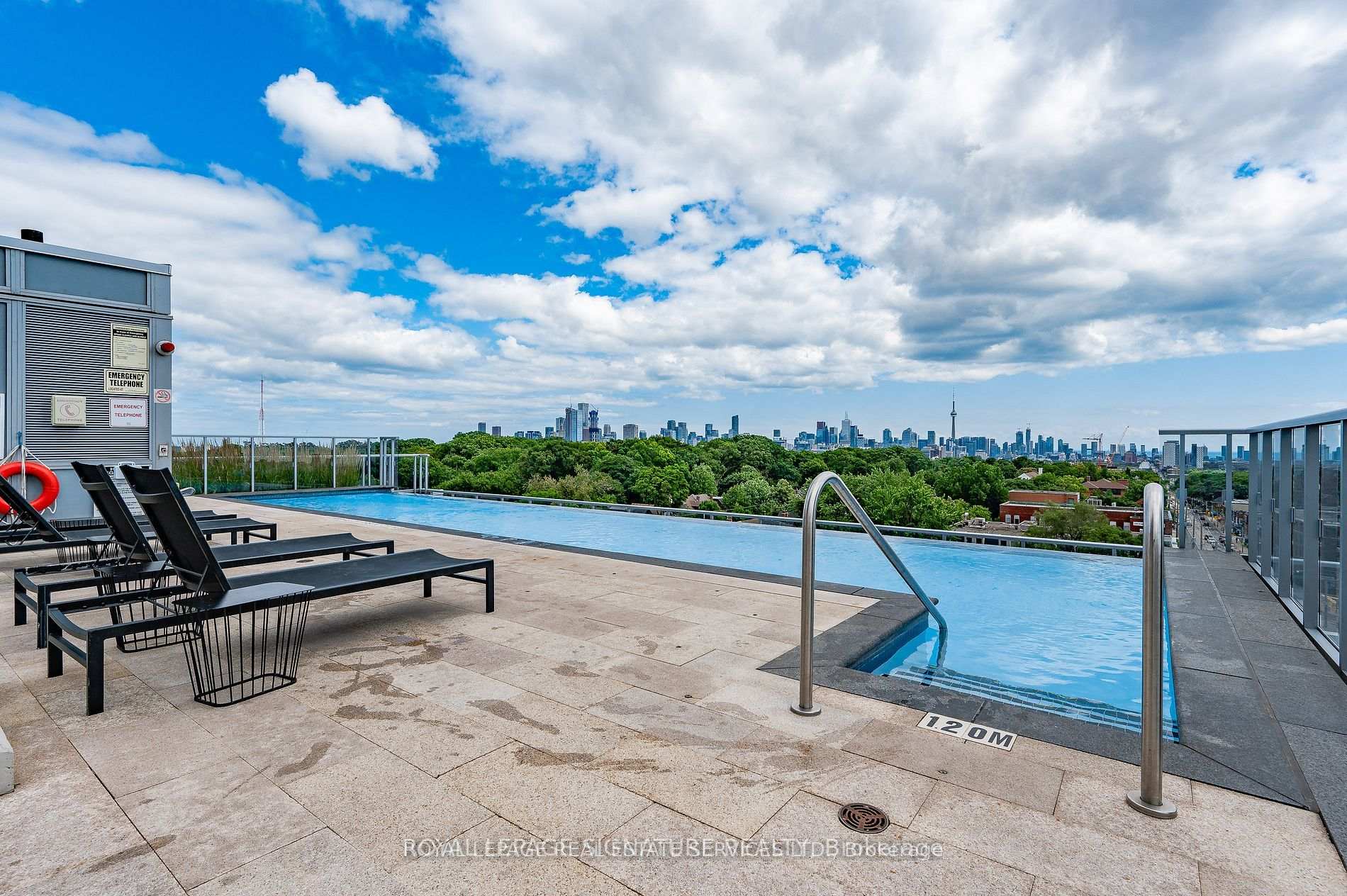 3 Bedrooms Condo at 501 St Clair, Toronto For sale