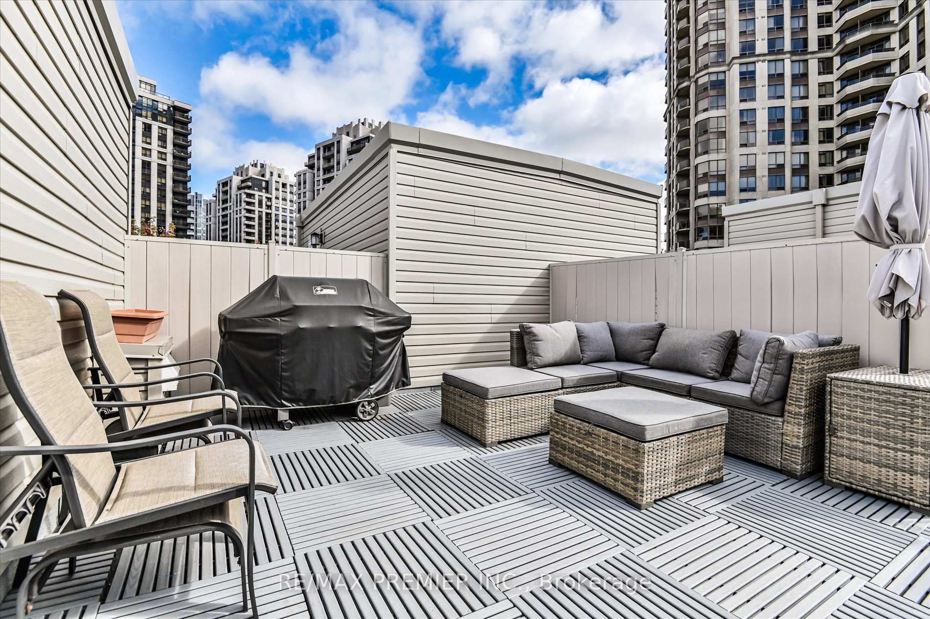 3 Bedrooms Condo at 3 Everson, Toronto For sale