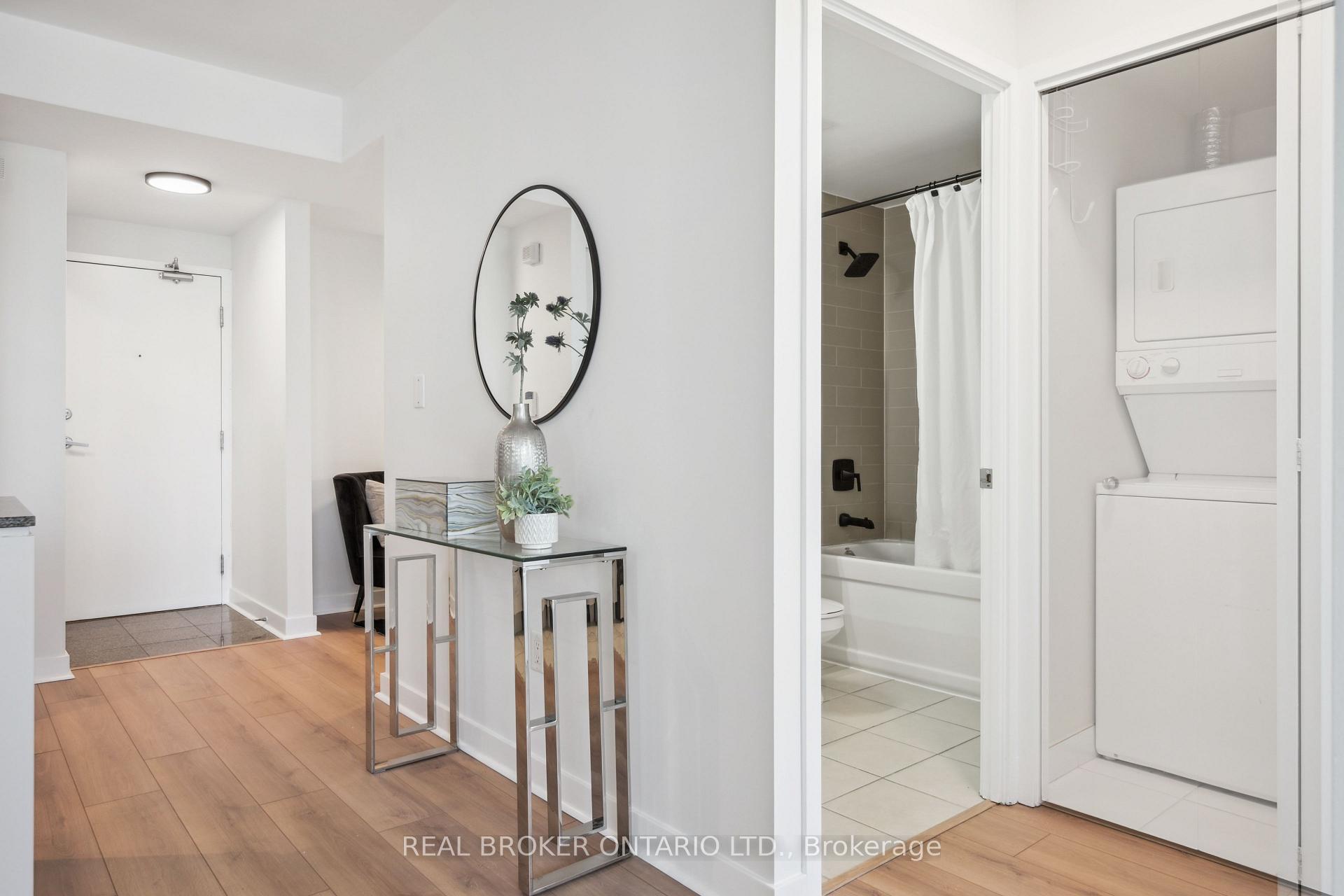 2 Bedrooms Condo at 10 Navy Wharf, Toronto For sale