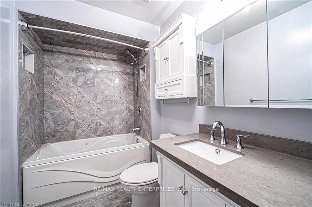 4 Bedrooms Condo at 1050 Shawnmarr, Mississauga For sale