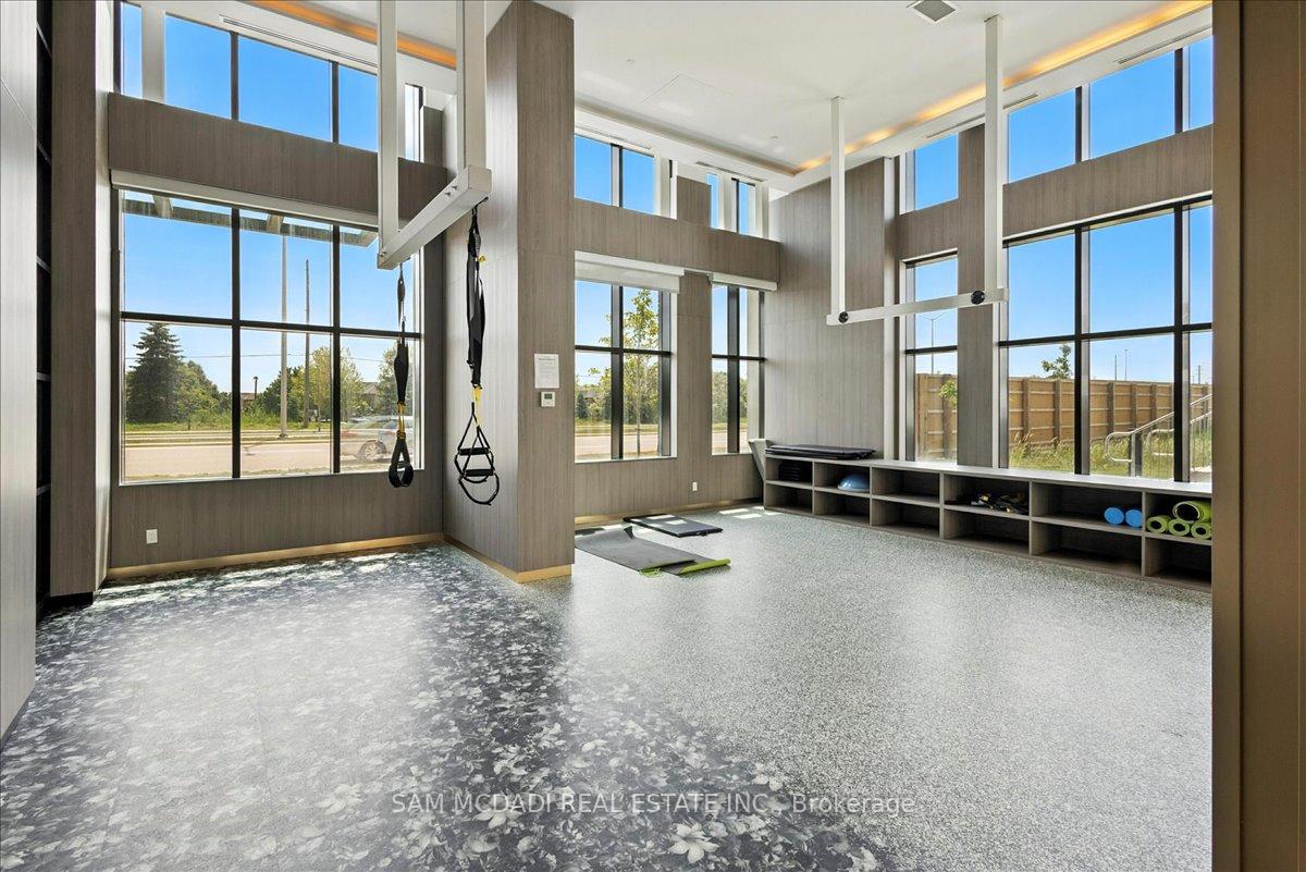 2 Bedrooms Condo at 405 Dundas, Oakville For sale